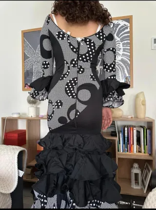 Traje de flamenca blanco y negro