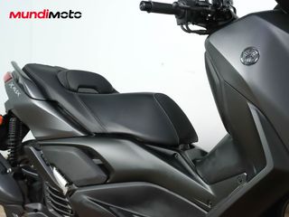 YAMAHA X-MAX 125