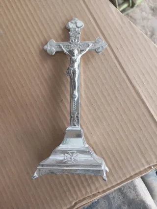 Crucifijo de sobremesa plateado