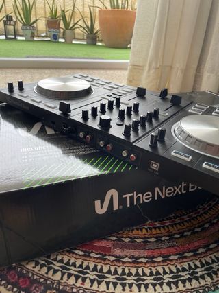 Mesa DJ The Next Beat Negra/Plata