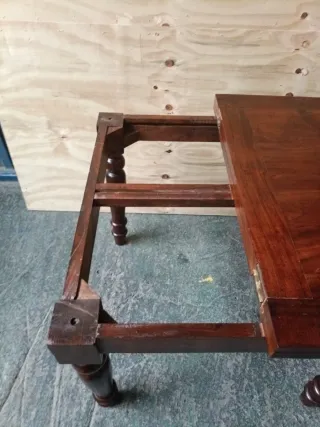 Mesa de comedor extensible de madera