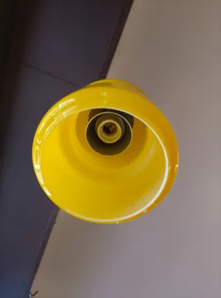 Lampadario anni 70 giallo vetro opalino