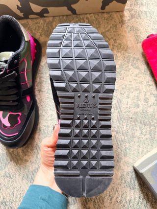 Valentino Sneakers Camuflaje Rosa Negro