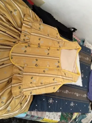 Vestido de labradora amarillo con rayas