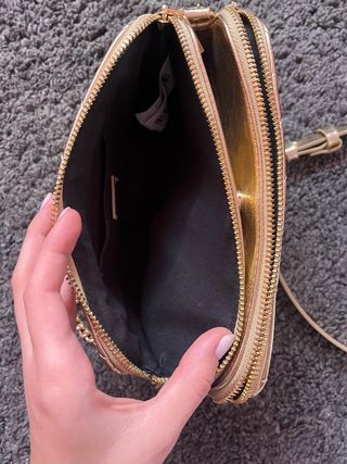 Bolso dorado para cruzar de Parfois