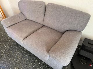 Sofá gris de tela