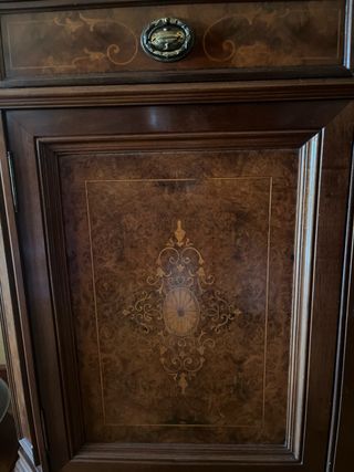 Vitrina aparador de madera noble con cristal bise