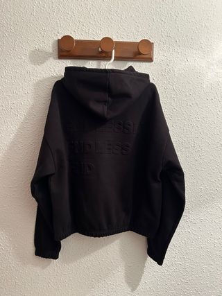 *Sudadera negra bordada talla L Pull&Bear
