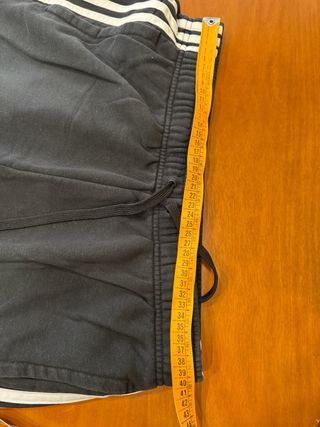 Tuta Adidas nera con strisce bianche