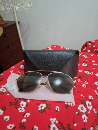 Gafas de sol Guess aviador doradas