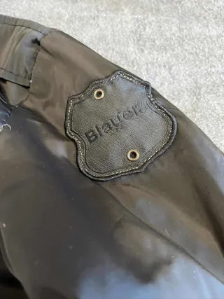 Cazadora Blauer Negra con Capucha