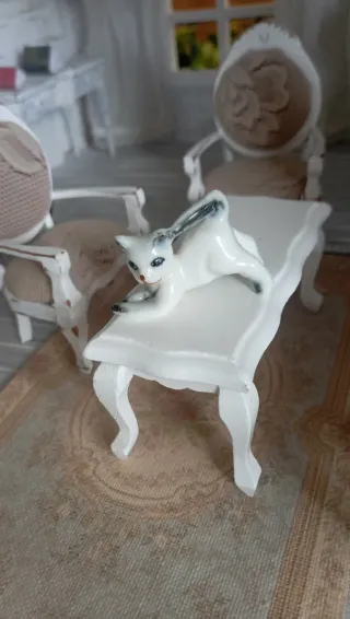 Gatto in porcellana miniatura 1:12