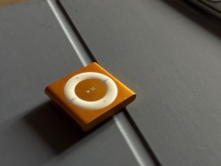 iPod Shuffle 2GB Naranja (2010)