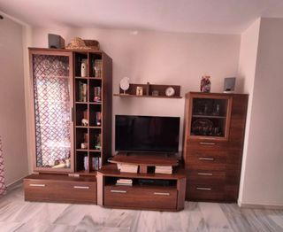 Mueble modular de madera y cristal