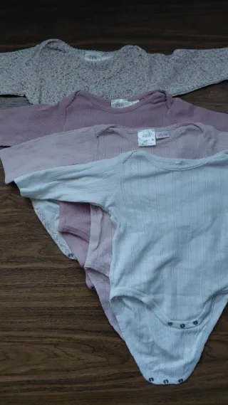 Lote 4 bodies ZARA 3-6 meses