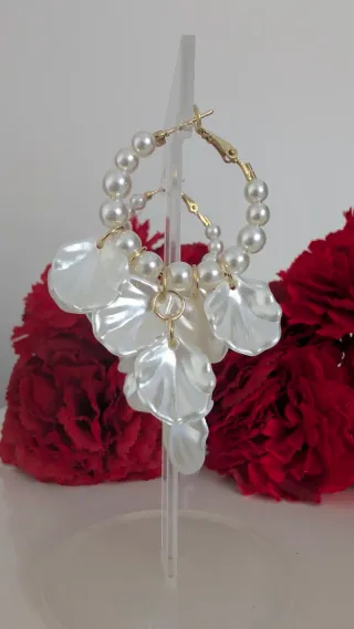 Pendientes Flamenca Perlas y Pétalos Blancos