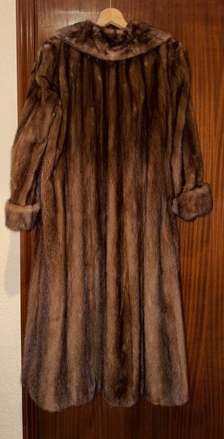Abrigo de piel marrón