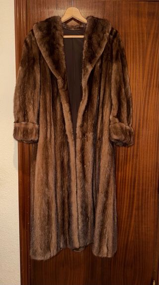 Abrigo de piel marrón