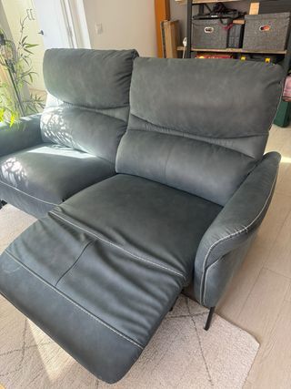 Divano elettrico grigio