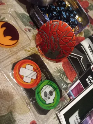 Pack Accesorios Pokémon: Lata + Dados + moneda...