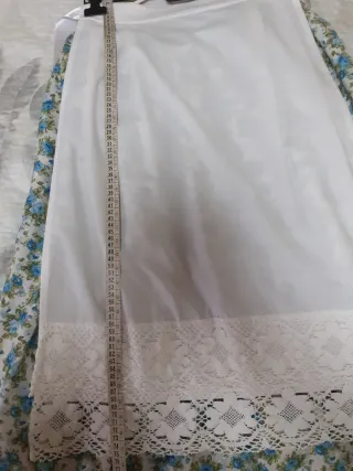 Delantal huertana blanco con encaje