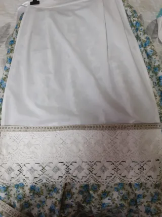 Delantal huertana blanco con encaje