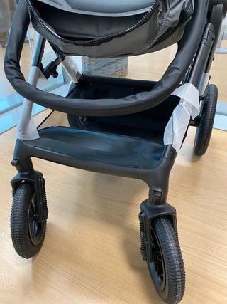Kinderkraft MOOV 2 AIR passeggino 3 in 1 con cestino e seggiolino auto, ruote grandi gonfiabili, Sistema Viaggio con seggiolino auto, fino a 22 kg, Grigio Chiaro
