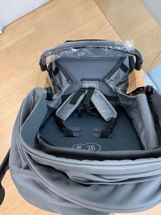 Kinderkraft MOOV 2 AIR passeggino 3 in 1 con cestino e seggiolino auto, ruote grandi gonfiabili, Sistema Viaggio con seggiolino auto, fino a 22 kg, Grigio Chiaro