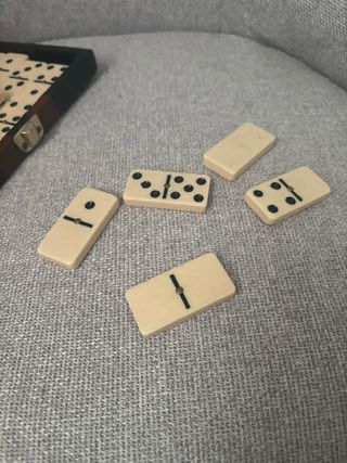 Domino de calidad con estuche