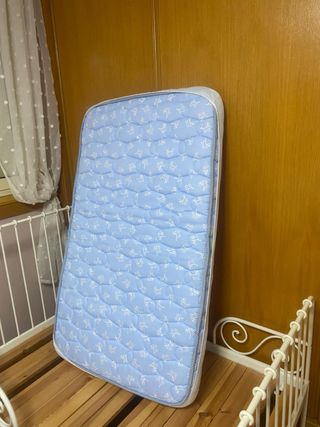 Cama infantil metálica blanca