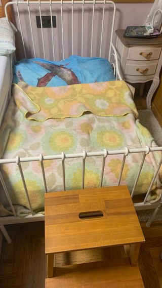 Cama infantil metálica blanca