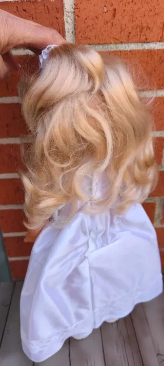 Due bambole antiche per la comunione