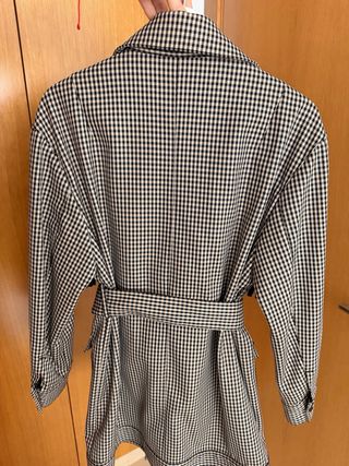 Gabardina Zara cuadros blanco y negro