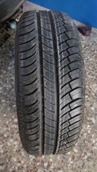 Neumático Michelin con llanta