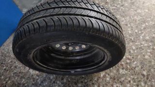 Neumático Michelin con llanta