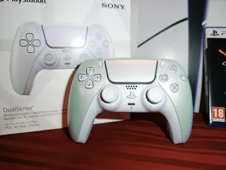 PlayStation 5 Slim 1TB disco + controller NUOVO