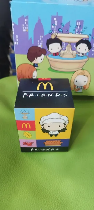 Figura Mónica Friends McDonald's Selada