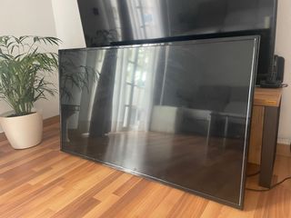 Televisión Thomson Negra 125x74cm 70 pulgadas