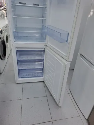 ◇Nevera marca beko 185.centímetros combi◇