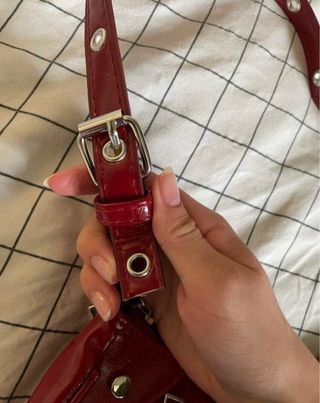 Bolso bandolera burdeos con asa ajustable