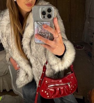 Bolso bandolera burdeos con asa ajustable