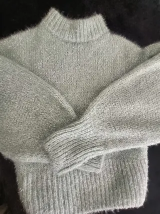 Jersey verde plateado con mangas abullonadas