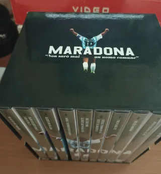 Edizione limitata. 1 bottiglia, un busto e 10 DVD