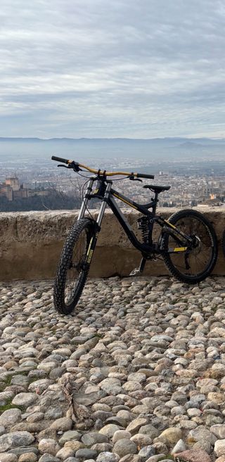 Bici DH Mondraker Prayer Mantenimiento al dia