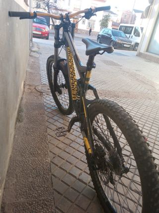 Bici DH Mondraker Prayer Mantenimiento al dia