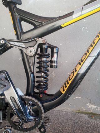 Bici DH Mondraker Prayer Mantenimiento al dia