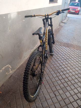 Bici DH Mondraker Prayer Mantenimiento al dia