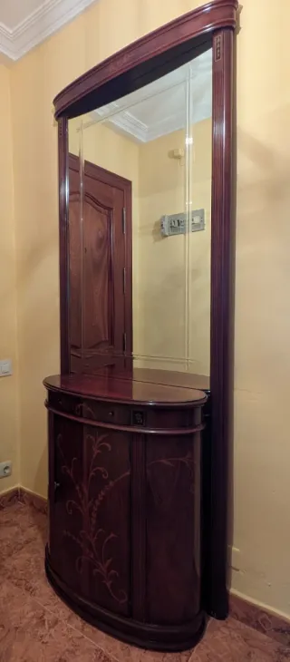 Mueble de entrada con espejo