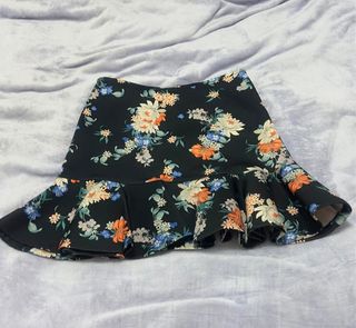 Falda corta estampada floral