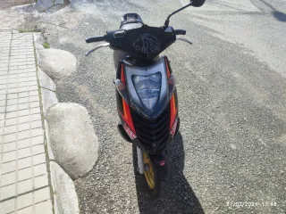 Aprilia Sonic Negra y Roja